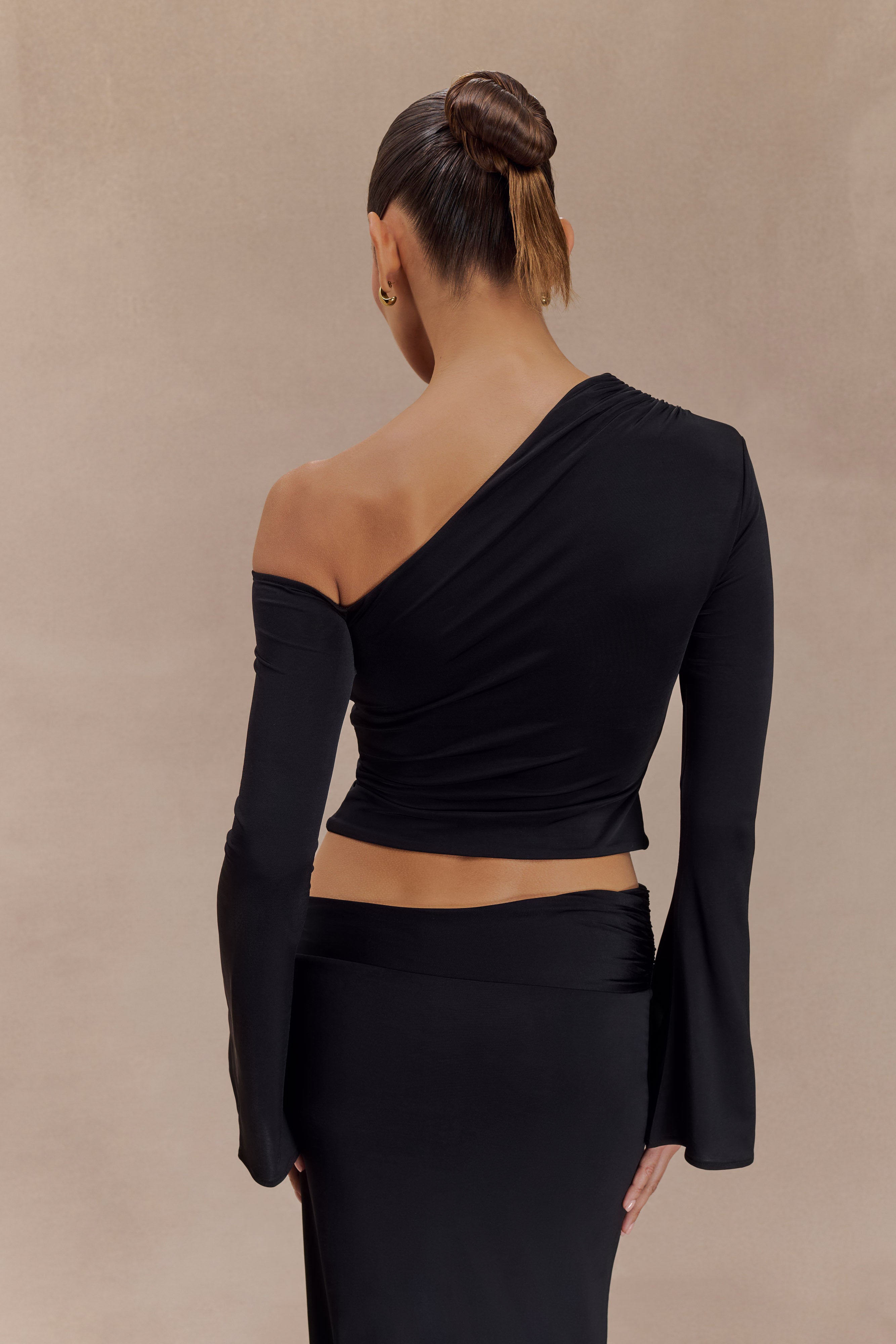 Wilma | Set aus langem Rock mit hoher Taille und Top mit langen Ärmeln und Ausschnitt
