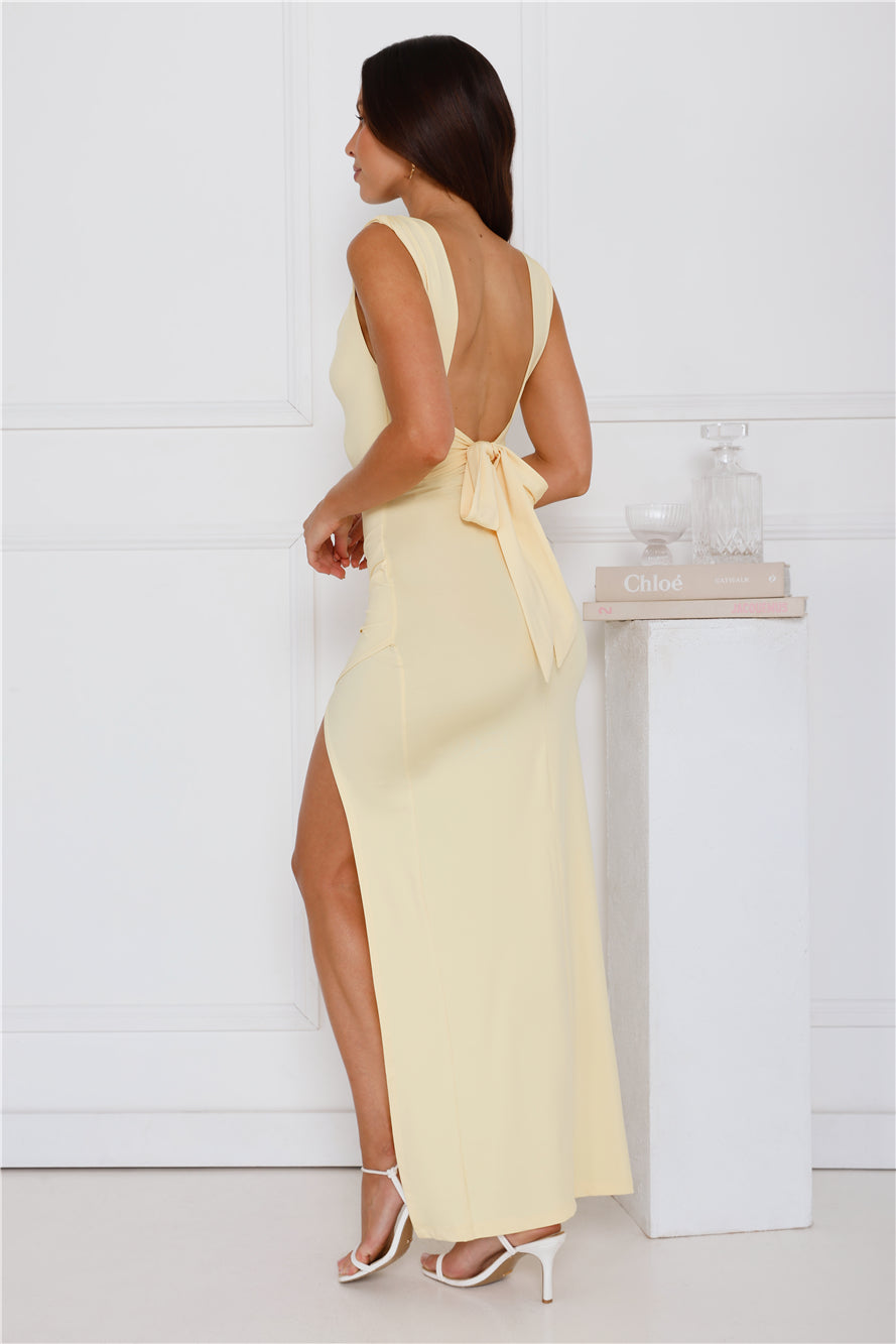 Yuna | Langes Neckholder-Kleid Geschlitzt