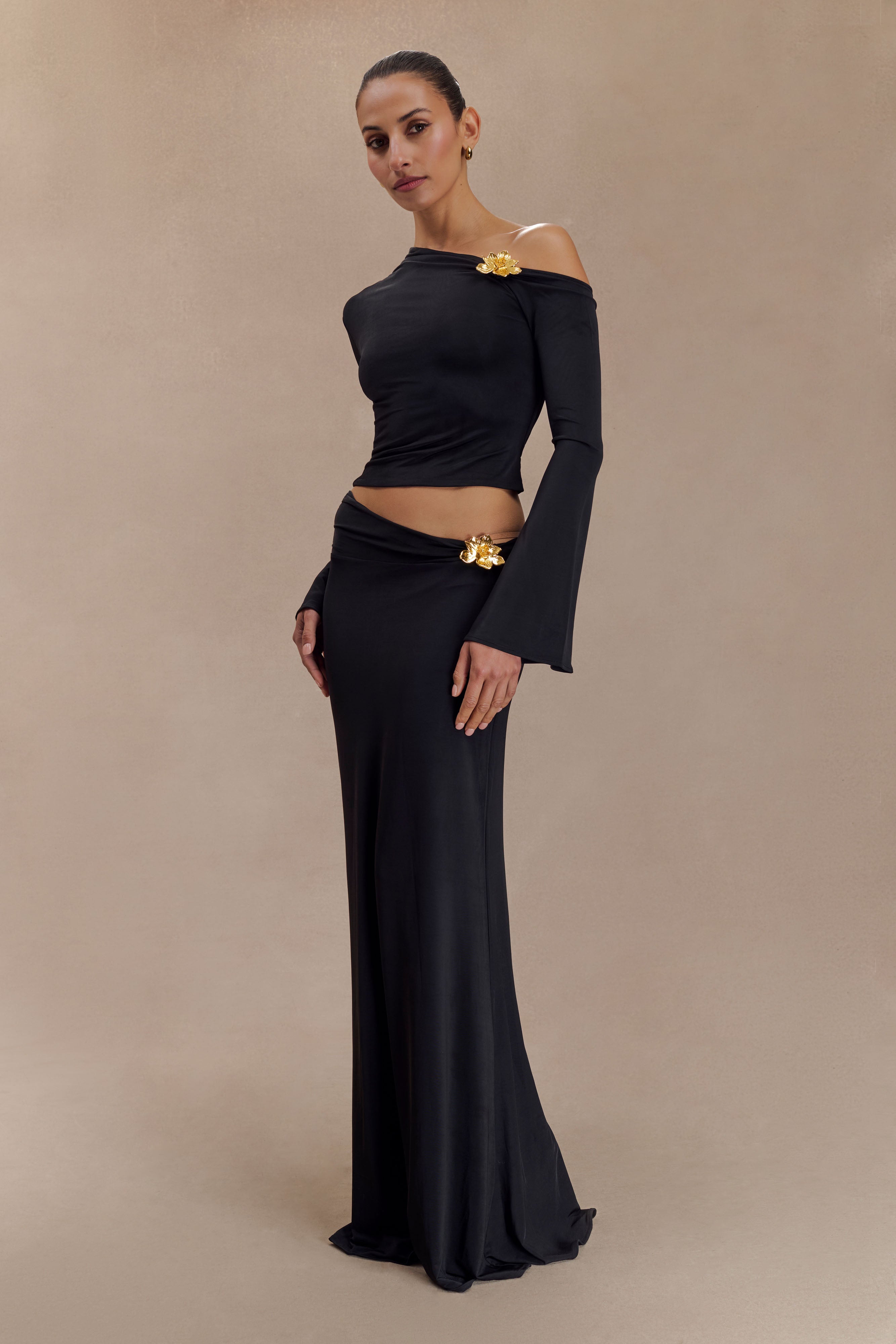 Wilma | Set aus langem Rock mit hoher Taille und Top mit langen Ärmeln und Ausschnitt