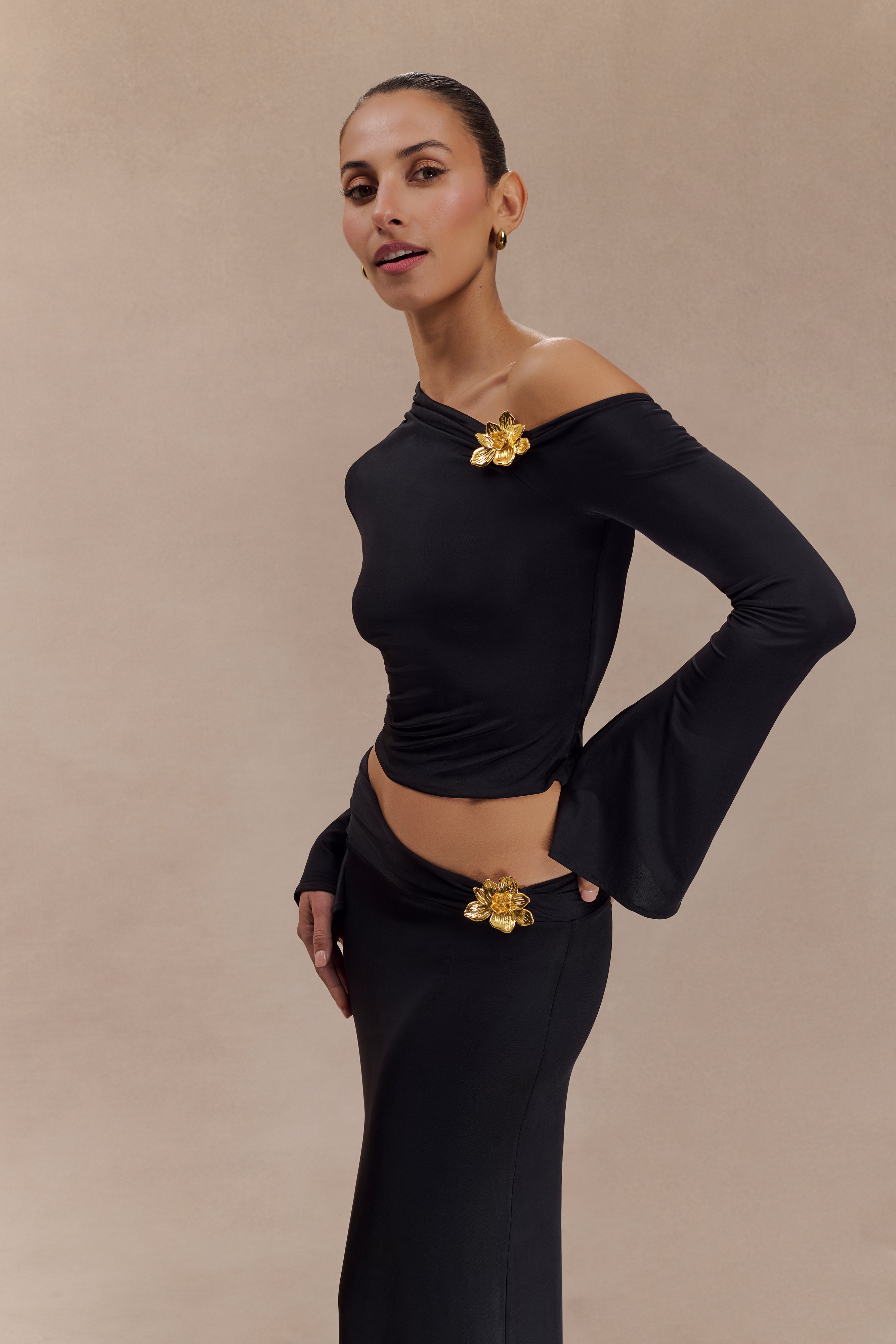 Wilma | Set aus langem Rock mit hoher Taille und Top mit langen Ärmeln und Ausschnitt