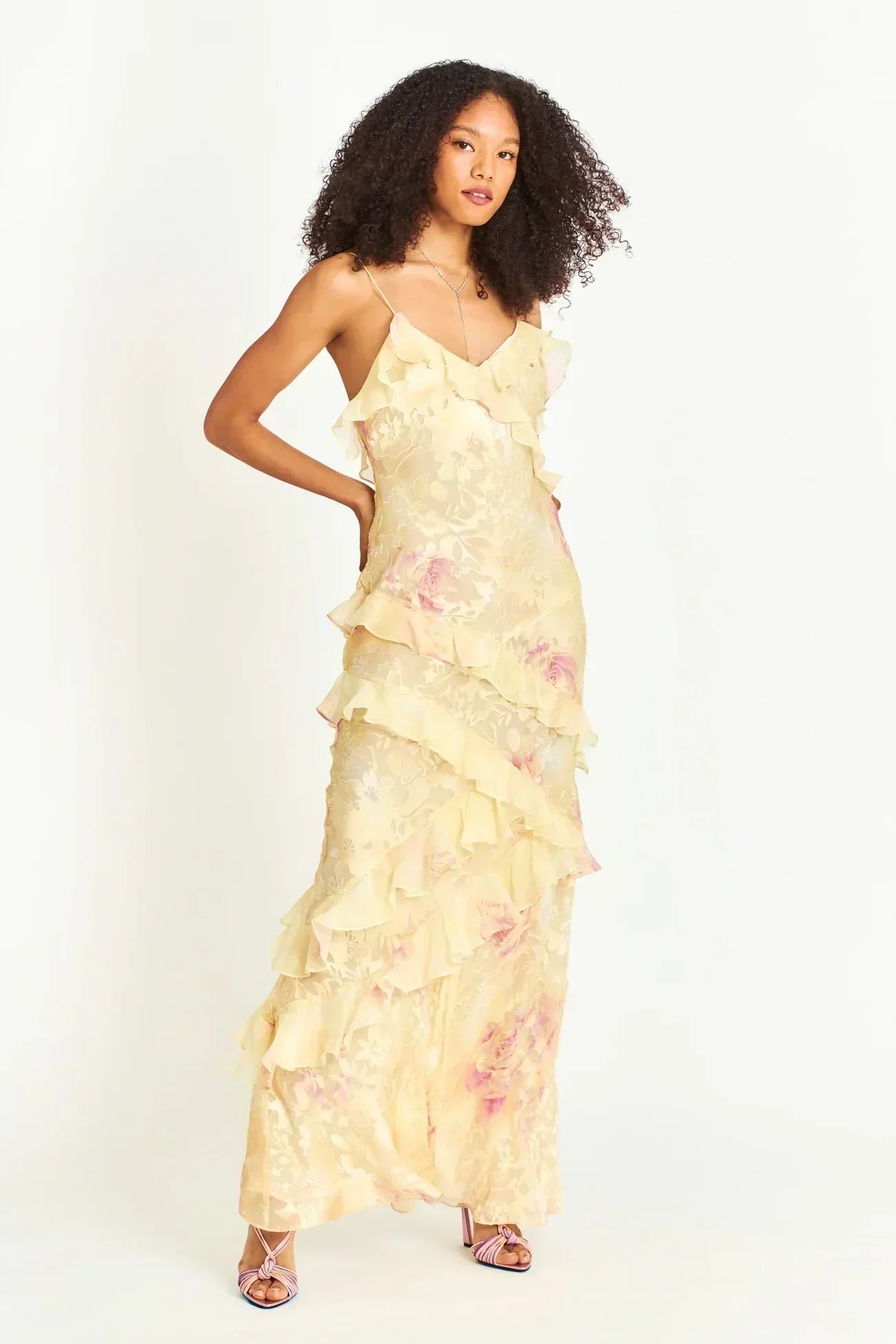 Nora | Langes Kleid mit Volants und V-Ausschnitt
